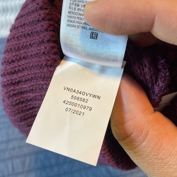 VANS - Burgundy Knit Beanie, One Size Fits Most, NWT - Picture 6 of 7